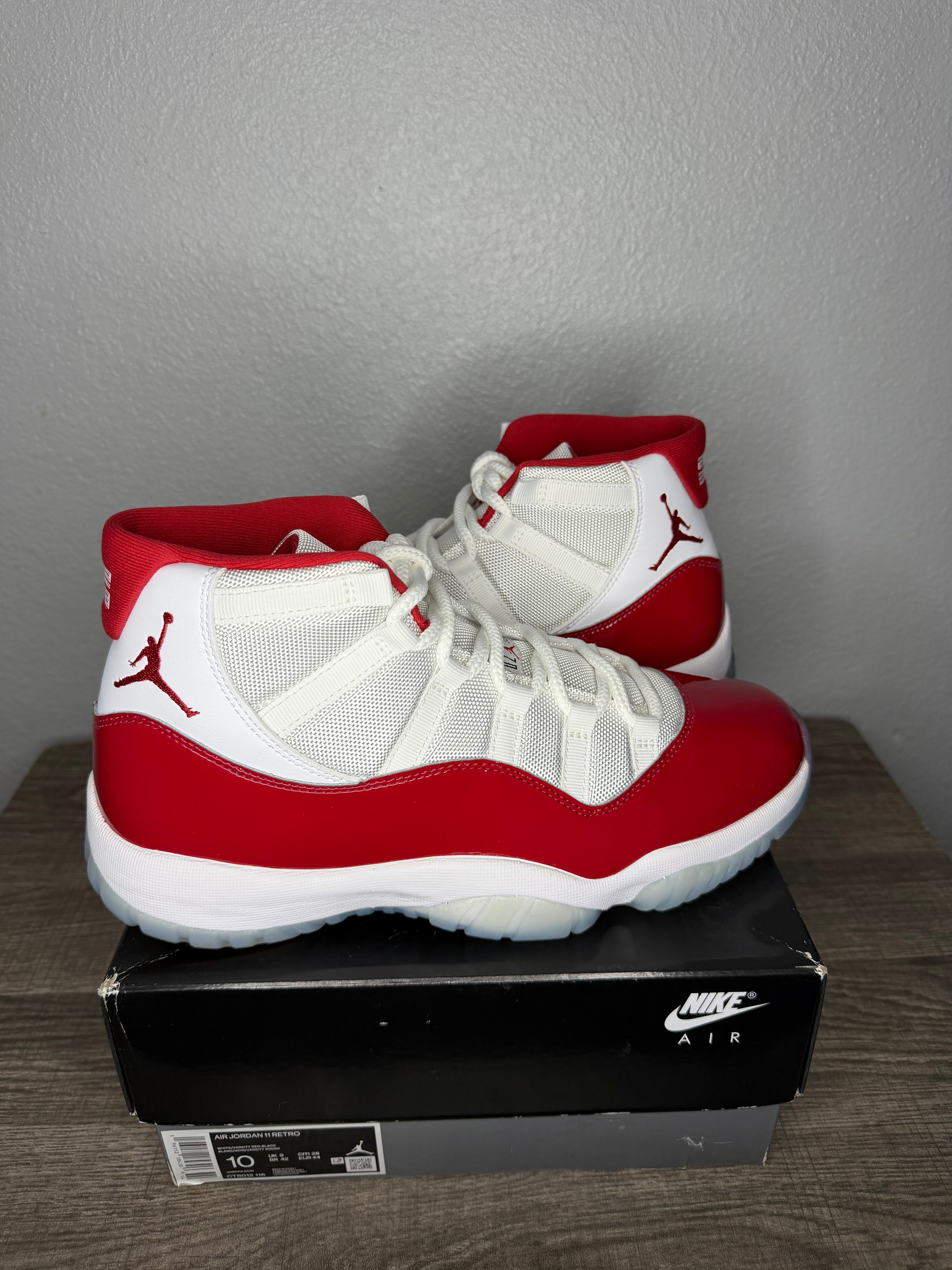 Air Jordan 11 Cherry
