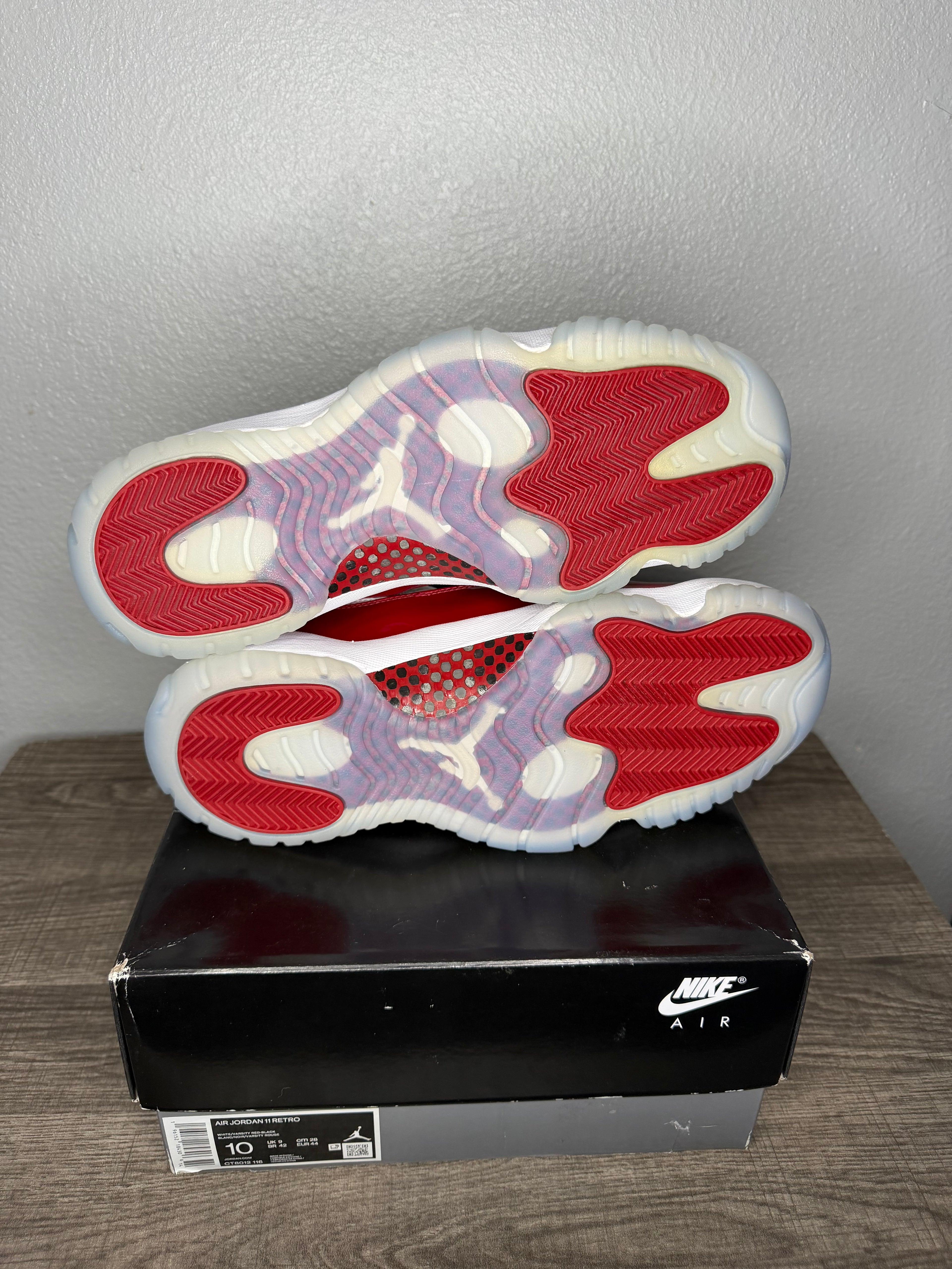 Air Jordan 11 Cherry