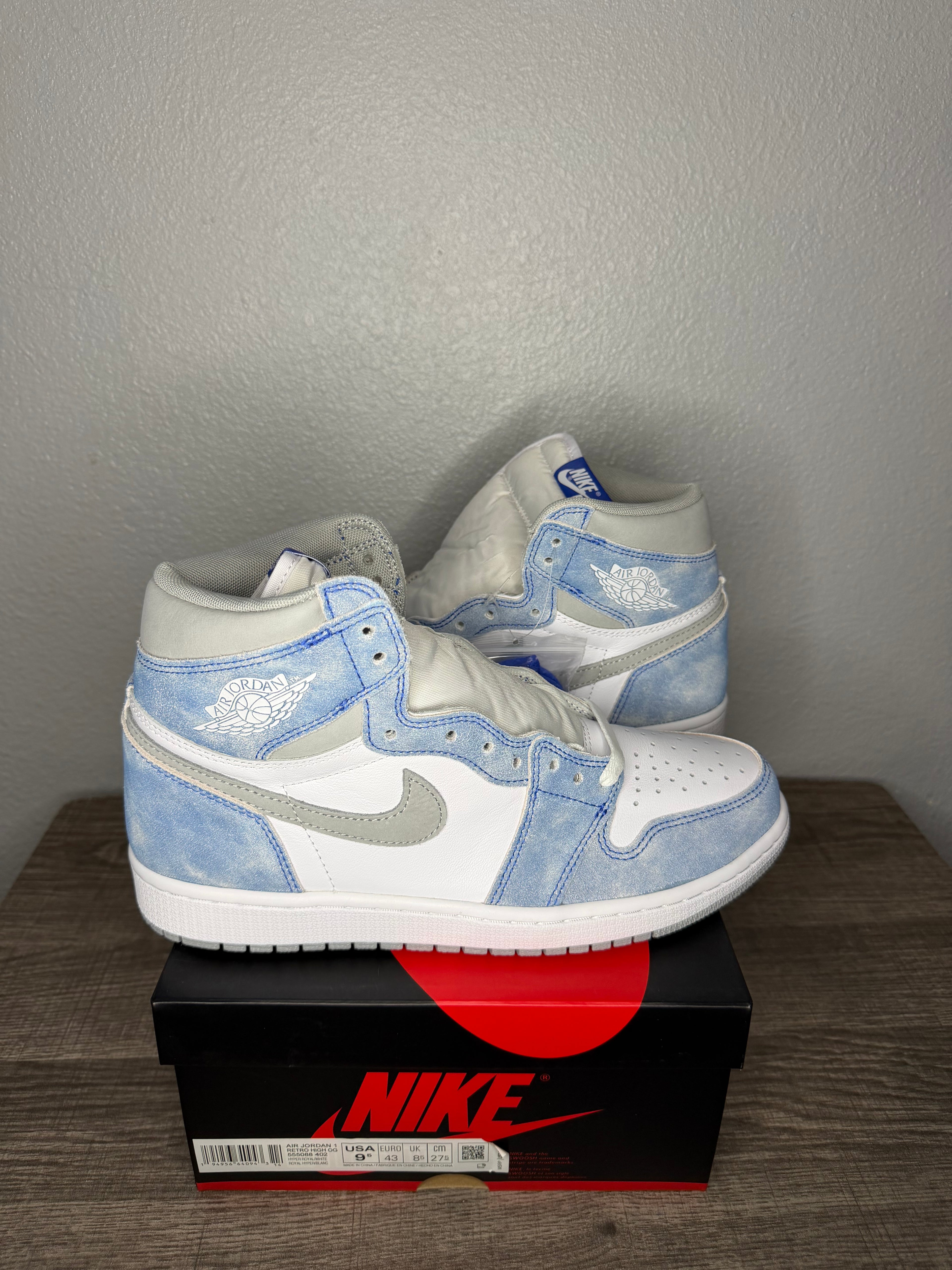 Air Jordan 1 “Hyper Royal”