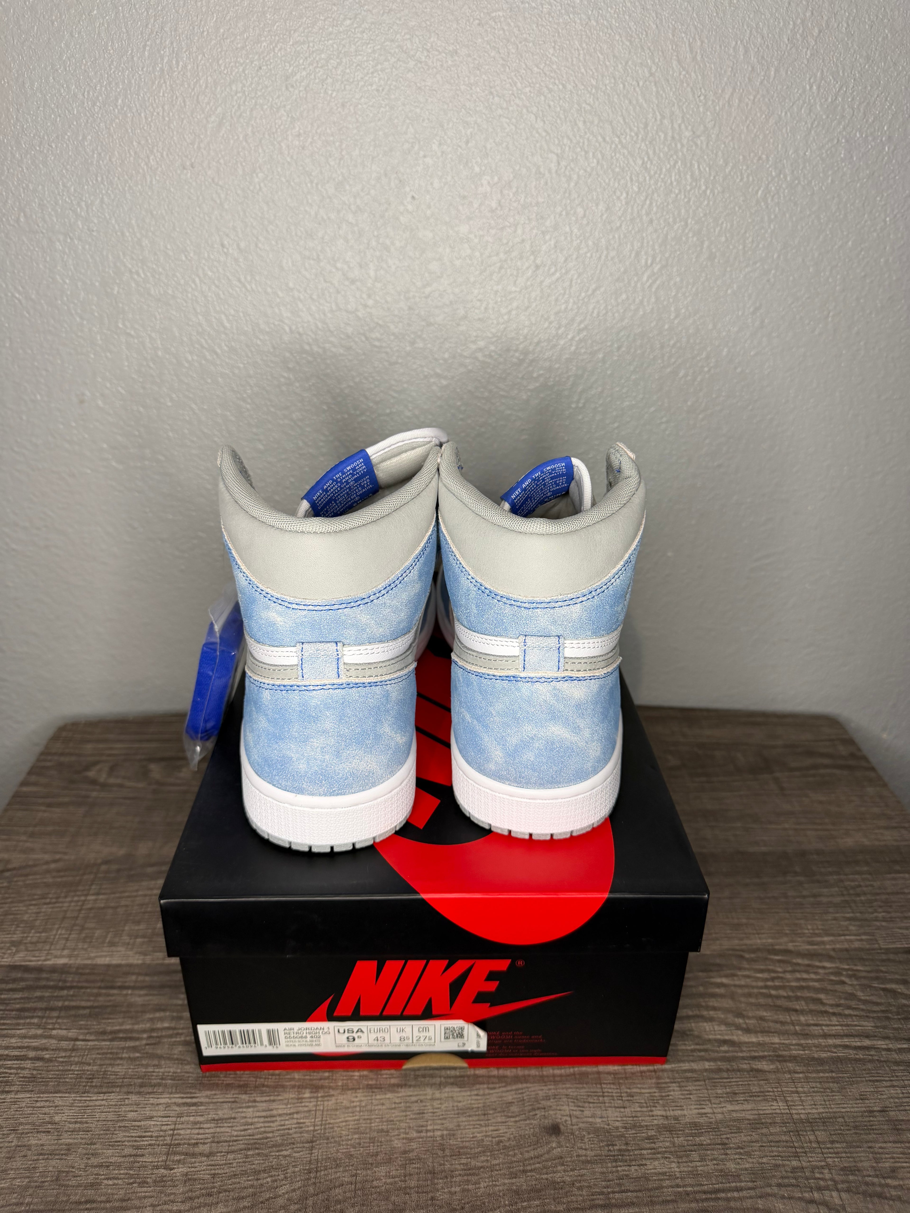 Air Jordan 1 “Hyper Royal”